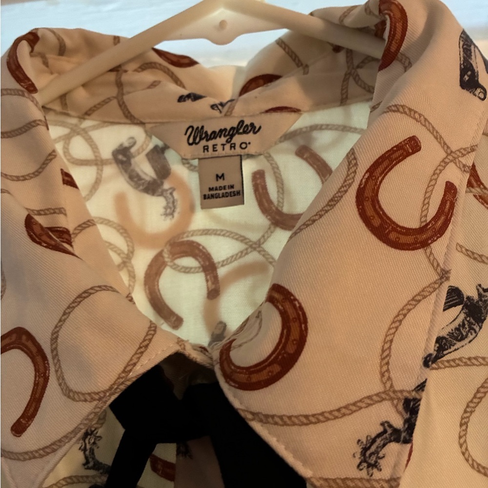 Wrangler Cream Shirt with Black Tie - Picture 2 of 2